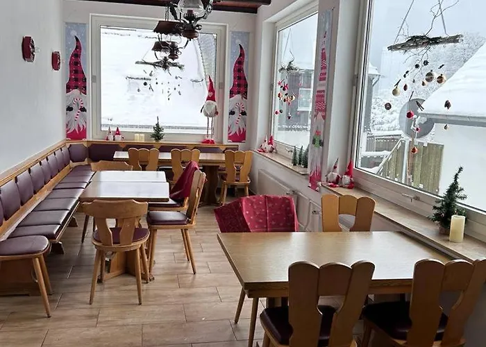 Haus Astenblick In Winterberg Fuer Bis Zu 35 Personen Fuer Wanderveranstaltungen Und Familienfeiern