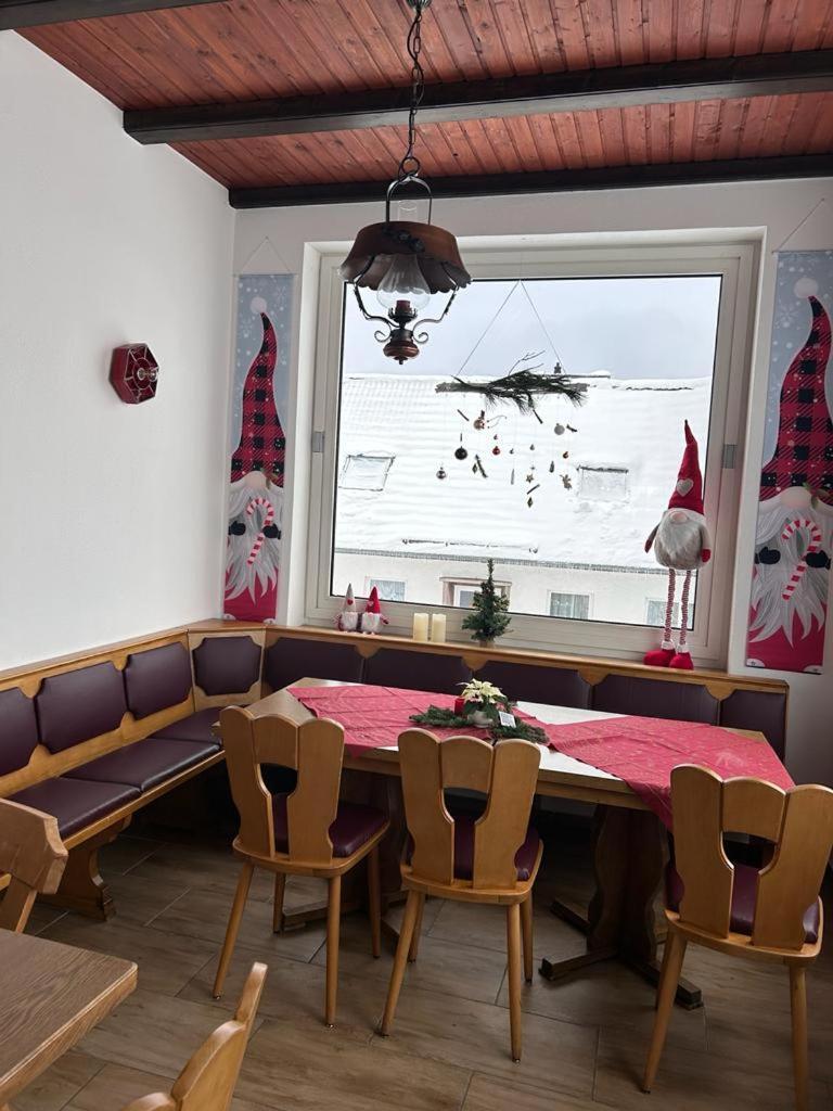 Haus Astenblick In Winterberg Fuer Bis Zu 35 Personen Fuer Wanderveranstaltungen Und Familienfeiern Winterberg