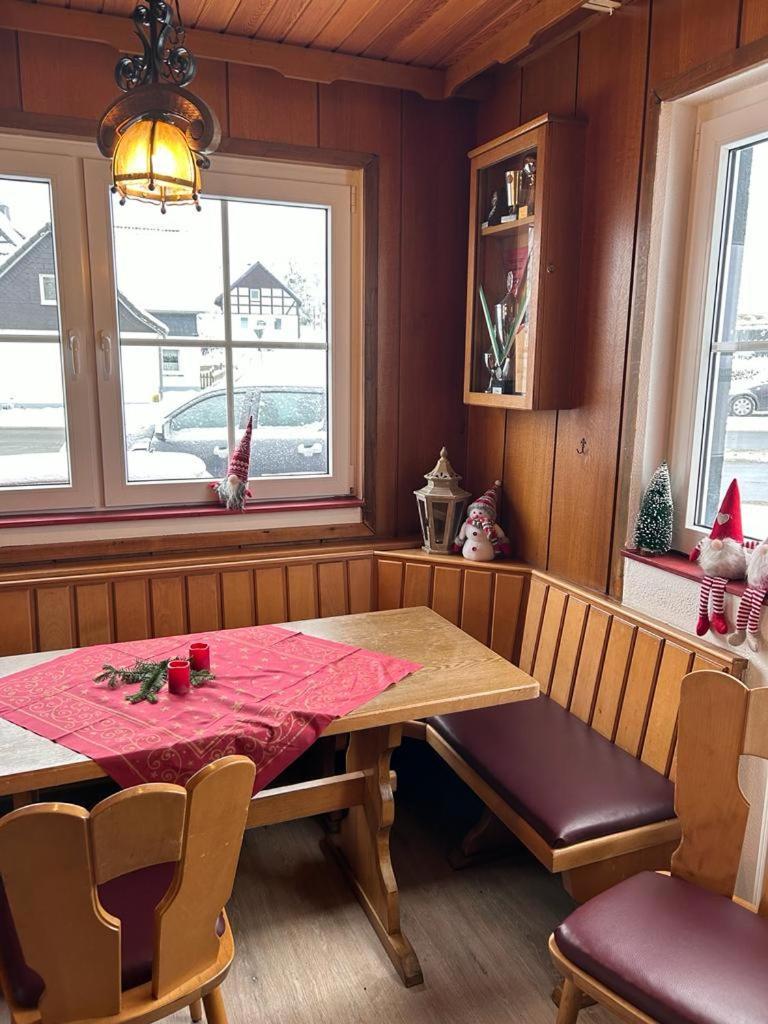 Haus Astenblick In Winterberg Fuer Bis Zu 35 Personen Fuer Wanderveranstaltungen Und Familienfeiern